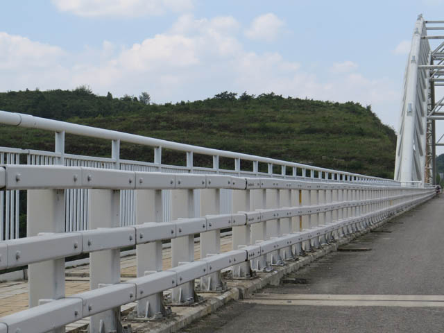 钢结构大桥防撞栏杆